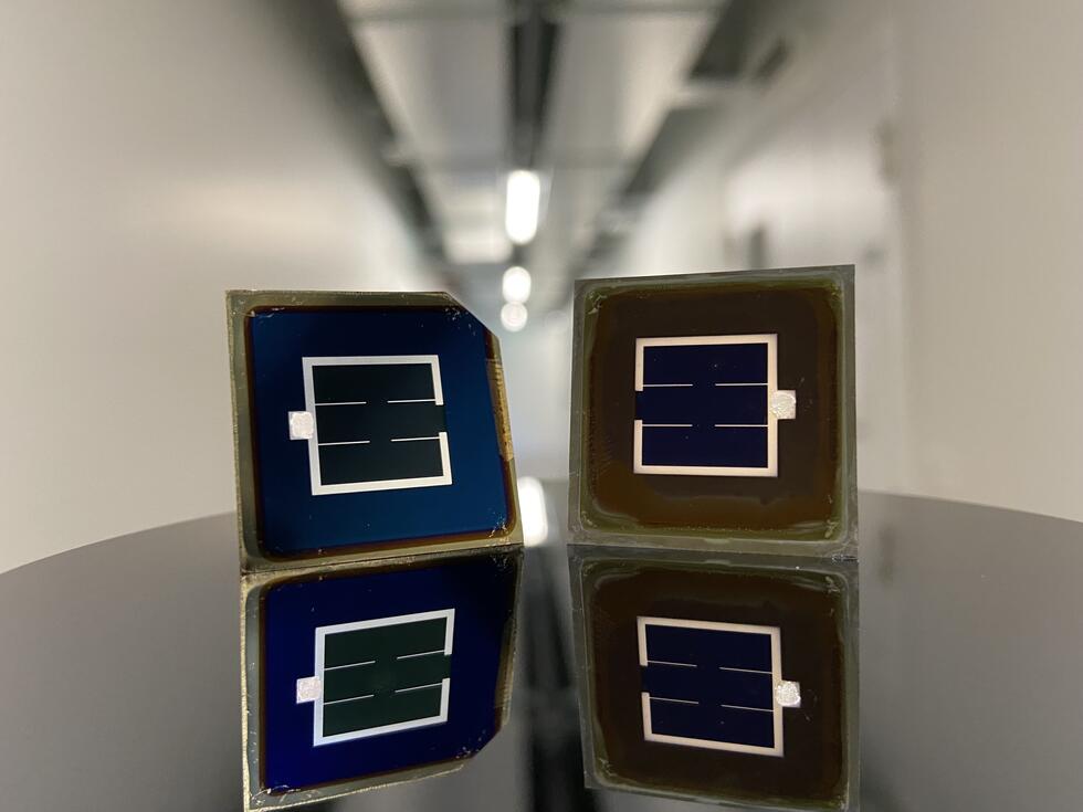 Perovskite silicon tandem solar cells
